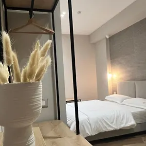  Otel Enzo & Blloku